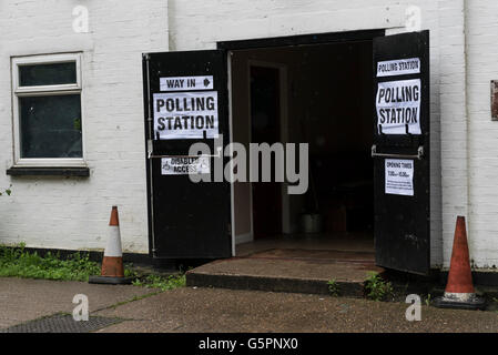 London, UK.  23 June 2016.  The Battle of Britain Club in Uxbridge, north west London, welcomes voters in the EU referendum.  Their local MP, Boris Johnson, MP of Uxbridge and South Ruislip, heads the 'Leave' campaign. Credit:  Stephen Chung / Alamy Live News Stock Photo