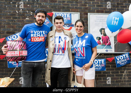 London, UK. 23 June 2016. On the day of the EU Referendum when British votes decide whether to leave the European Union or to remain, campaigners for Remain in Europe,  I'm In, are still out in force in North London. Credit:  Vibrant Pictures/Alamy Live News Stock Photo