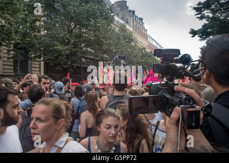 Paris, France. 23rd June, 2016. Demonstration against 'Work law' in Paris -  23/06/2016  -  France / 11th District (Paris) / Paris 11th district (11th arrondissement of Paris)  -  Demonstration against 'Work law' in Paris, Place de la bastille.   -  Gerard Cambon / Le Pictorium Credit:  Christian Sauvan-Magnet/Alamy Live News Stock Photo