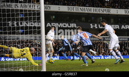 Soccer - FA Cup - Third Round - Tottenham Hotspur v Coventry City - White Hart Lane. Coventry City's Leon Clarke's (centre) shot is saved by Tottenham Hotspur's goalkeeper Brad Friedel. Stock Photo