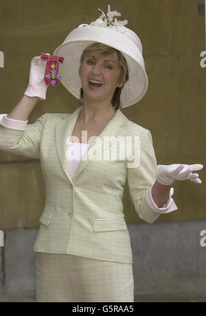 Lesley Garrett recieves CBE Stock Photo