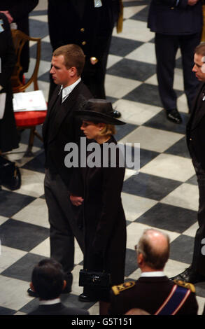 Queen Elizabeth with grandchildren Zara and Peter Philips ...