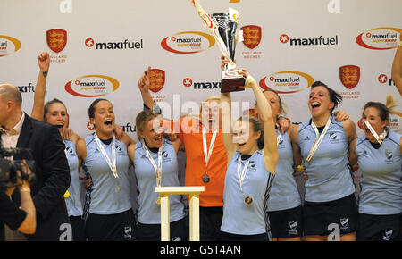 Hockey - Maxifuel Super Sixes Finals - Wembley Arena. Reading's captain Emma Thomas lifts the trophy during the Maxifuel Super Sixes Finals at Wembley Arena, London. Stock Photo