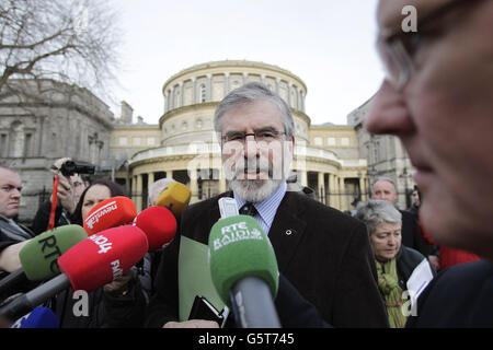 Sinn Fein president Gerry Adams on the plinth of Leinster House, Dublin, speaking to journalists on the death of veteran Republican Dolours Price at her home in last night. Stock Photo