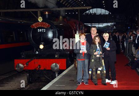 Actors Robbie Coltrane (rear), and (from left) Rupert Grint Emma Watson and Warwick Davis at Kingscross Station, central London, for the Harry Potter & The Philosopher's Stone - DVD & video launch party. Stock Photo