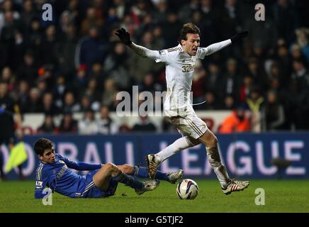 Soccer - Capital One Cup - Semi Final - Second Leg - Swansea City v Chelsea - Liberty Stadium. Swansea City's Miguel Michu (right) and Chelsea's Emboaba Oscar battle for the ball Stock Photo