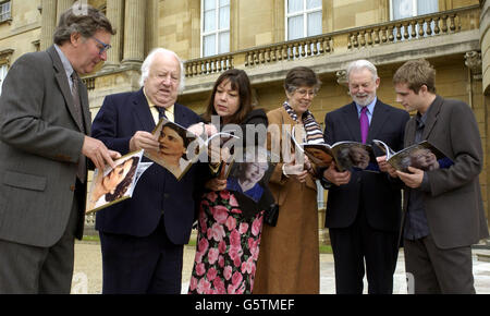 Contibutors to the The Queen's Golden Jubilee Official Souvenir Programme, discuss copies of it on the Bow Room terrace at Buckingham Palace, London. * From left to right they are consultant editor and former Guardian newspaper Editor Peter Crookston, Sunday Times columnist and author Godfrey Smith, writer and broadcaster on science and astronomy Heather Couper, chef, restauranteur and author Prue Leith, fashion historian and critic Colin McDowell and designer and former New Age traveller Vincent Jelinek. Stock Photo