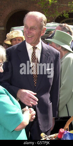 The Duke of Edinburgh meets wellwishers at a farmer's market in Taunton, Somerset on the second day of a fifteen day tour to celebrate her Golden Jubilee. The Queen today met Doreen Hardman, the nurse who cared for her father, King George VI. *... after he was struck down by lung cancer in 1951. Stock Photo