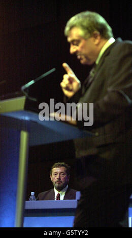 Home Secretary David Blunkett listens to the speech by finger wagging Fred Broughton - Chairman of the Police Federation of England & Wales at the Police Federation Conference 2002 in Bournemouth. Stock Photo