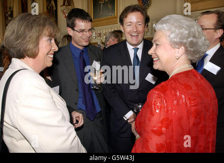 Britain's Queen Elizabeth II meets, from (second left) , Ben Preston, Piers Morgan and Martin Townsend during a reception for the media at Windsor Castle. 14/05/2004: Daily Mirror editor Piers Morgan who has Friday May 14, 2004, stepped down 'with immediate effect' after admitting that the pictures of soldiers abusing Iraqis were a 'calculated and malicious hoax'. Mr Morgan left his post hours after the regiment at the centre of the controversy demanded an apology. Stock Photo