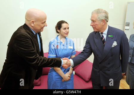 RETRANSMITTING CAPTION CORRECTION CORRECTING MACMILLAN CANCER SUPPORT The Prince of Wales shakes hands with Chris Hemblade a cancer patient, during a visit to the University College Hospital in central London. Stock Photo