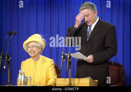 The Queen laughs as Presiding Officer Sir David Steel tells a joke from his schooldays at a special sitting of the Scottish Parliament at King's College Conference and Visitor Centre in Aberdeen, Scotland, as part of the continuing Golden Jubilee celebrations. Stock Photo