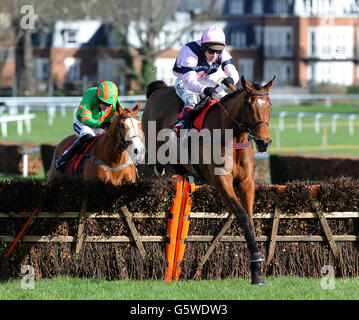 Pistol ridden by Richard Johnson winners of London Southend Airport ...