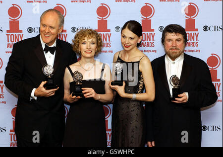 The best leading actors pose with their awards at the 2002 Tony Awards, at Radio City Music Hall in New York. From left, American John Lithgow won for Best Leading Actor in a Musical in 'Sweet Smell of Success', Britain Lindsey Duncan won for Actress in a Play in 'Private Lives', American Sutton Foster won for Actress in a Musical in 'Thoroughly Modern Millie', and Britain Alan Bates won for Actor in a Play in 'Fortune's Fool'. Stock Photo