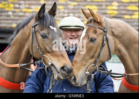 Horse Racing - Paul Nicholls Stable Visit - Manor Farm Stables. Trainer Paul Nicholls with Zarkandar (left) and Silviniaco Conti during the visit to Paul Nicholls Manor Farm Stables, Ditcheat. Stock Photo