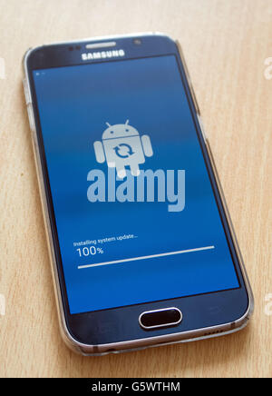 A Samsung Galaxy S6 is updated to the latest android software Stock Photo