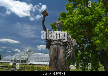 MEDICAL MEMORIAL PHIPPS CONSERVATORY (©LORD & BURNHAM 1893) BOTANICAL GARDENS SCHENLEY PARK OAKLAND PITTSBURGH PENNSYLVANIA USA Stock Photo