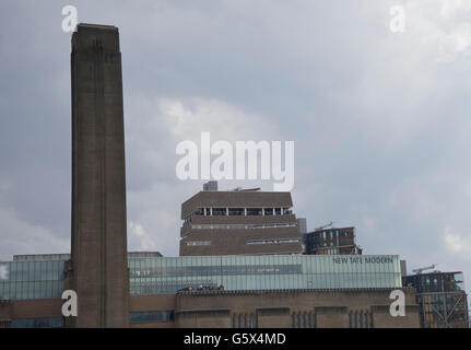 London,UK.17th June 2016. Visitors at the new Tate Modern extension opening weekend © Julio Etchart/Alamy Live News Stock Photo