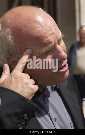 BBC Director General Greg Dyke talks to journalists outside Broadcasting House in London after the Independent Television Commission announced that a consortium of the BBC, Crown Castle and BSkyB has won three digital terrestrial television licences. *... left vacant after the collapse of ITV Digital. The award is key to driving the uptake of digital broadcasting to meet the Government's target of switching over completely from traditional analogue signals before 2010. Stock Photo