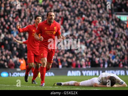 Liverpool's Sanchez Jose Enrique (right) and Manchester United's Chris ...