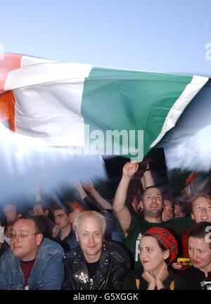 Pouges fans enjoy Shane McGowan performing live on stage at the Fleadh 2002 Music festival, Finsbury Park, North London. Stock Photo