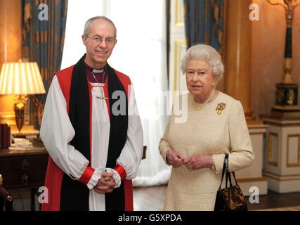 Archbishop of Canterbury 'Homage' to Queen Stock Photo - Alamy