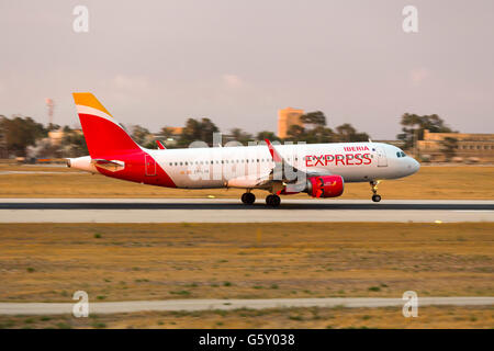 Spanish Iberia Airbus A320-200 (old livery) with registration EC