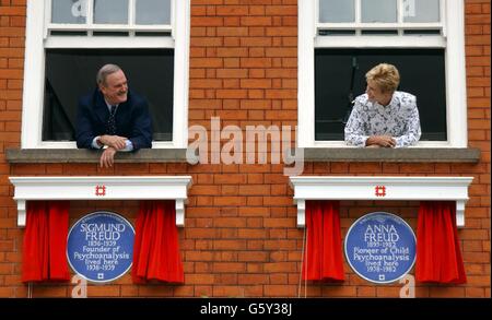 Comedian and actor John Cleese with his wife Alyce Faye unveil English Heritage Blue Plaques, in honour of Sigmund Freud and his daughter Anna, at Maresfield Gardens in Hampstead, London. Stock Photo