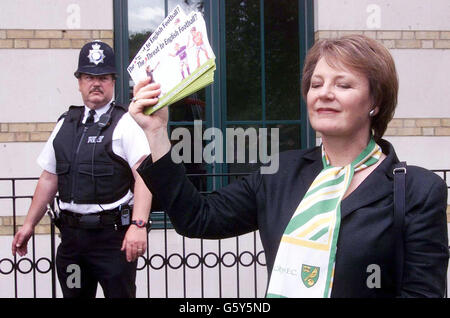 Norwich Football Club Director Delia Smith outside the offices of Carlton TV in London where she was among the representatives of Football League clubs protesting over the 178.5million they lost with the collapse of ITVDigital. *There was another protest outside the offices of Granada, one of the the other parent companies behind the defunct channel. Stock Photo