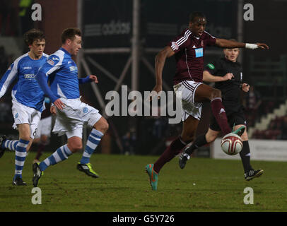 Soccer - Clydesdale Bank Premier League - Heart of Midlothian v St Johnstone - Tynecastle Stadium. Hearts Michael Ngoo (right) in action during the Clydesdale Bank Premier League match at the Tynecastle Stadium, Edinburgh. Stock Photo