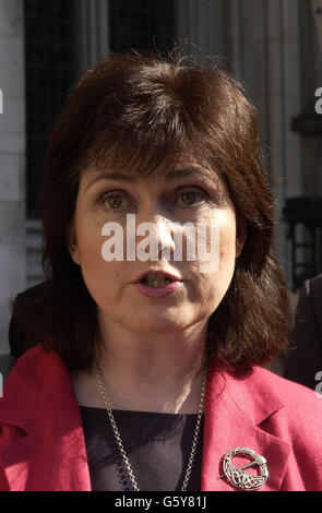 Barry George's sister Michelle Diskin, arrives outside the High Court, London, Monday where her brother's appeal against the sentence for the 1999 murder of TV presenter Jill Dando, was due to be heard. *...George, 41, from Fulham, London, was sentenced to life imprisonment in July last year after being found guilty of the April 1999 shooting of the 37-year-old BBC Crimewatch presenter on the steps of her home in Gowan Avenue, Fulham, south-west London. Stock Photo