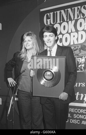 Linda McCartney with her husband Paul McCartney at London's Les Ambassadeurs Club, where he was honoured by the Guinness Book of Records. He has gained three entries in the book - The Most Successful Composer of All Time, Record Number of Gold Discs and the World's Most Successful Recording Artist. Paul holds a unique disc cast of rhodium, twice as valuable as platinum. Stock Photo