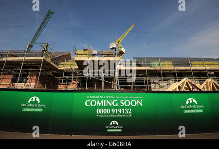 General view of McCarthy & Stone Retirement homes and flats under construction in Basingstoke, Hampshire Stock Photo