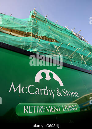 General view of McCarthy & Stone Retirement homes and flats under construction in Basingstoke, Hampshire Stock Photo