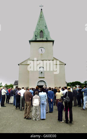 Well wishers, friends and family at Galbally Parish Church, County Wexford, the Republic of Ireland, where Mr Martin Roche was buried. Mr Roche drowned last Sunday in calm waters off Fethard-on-Sea, Co. Wexford, when the boat he was in the Pisces sank killing four other people, including three generations of one family. Stock Photo