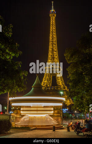 Vertical Night View of Eiffel Tower at Paris Casino, Las Vegas, NV  Editorial Stock Image - Image of america, state: 52266489