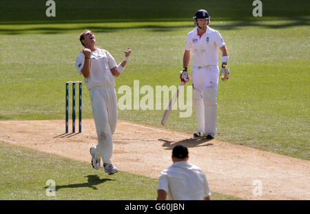 New Zealand's Tim Southee (left) celebrates taking the wicket of England's Ian Bell (right) during day three of the Third Test match at Eden Park, Auckland, New Zealand. Stock Photo