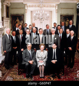 The cabinet photographed at Number 10 Downing Street. From left to right : front row: Nigel Lawson, Margaret Thatcher, Sir Geoffrey Howe. Middle row: right to left: Peter Walker, John MacGregor, Chris Patten, John Major, Nicholas Ridley, Kenneth Baker, Douglas Herd, Norman Fowler, Tom King, Antony Newton. Back row: right to left : David Waddington, Malcolm Rifkind, John Gummer, Norman Lamont, Lord Macay of Clashfern, Cecil Parkinson, Kenneth Clarke, John Wakeham, Peter Byooke, Lord Belstead. Stock Photo