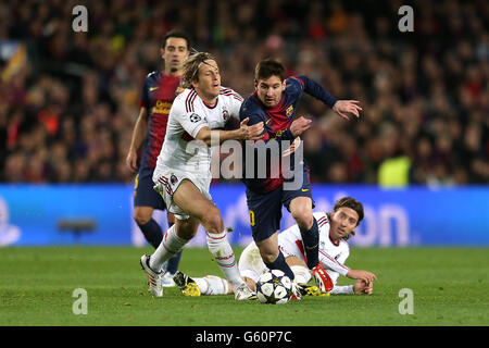 Soccer - UEFA Champions League - Round of 16 - Second Leg - Barcelona v AC Milan - Nou Camp. Barcelona's Messi Lionel Messi takes on AC MIlan's Philippe Mexes (left) and Riccardo Montolivo (floor) Stock Photo