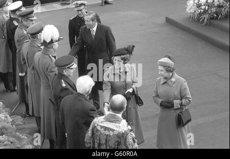 Dutch Royalty - The Queen welcomes Queen Beatrix of the Netherlands - Westminster Pier - London Stock Photo