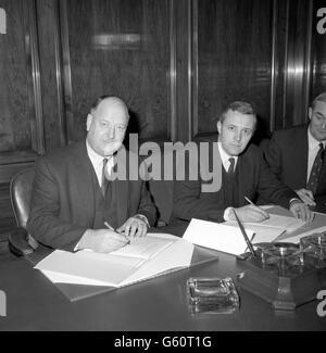 Transport - British Rail - Dr Richard Beeching and Anthony Wedgwood Benn - GPO - St Martin's Le Grand - London Stock Photo