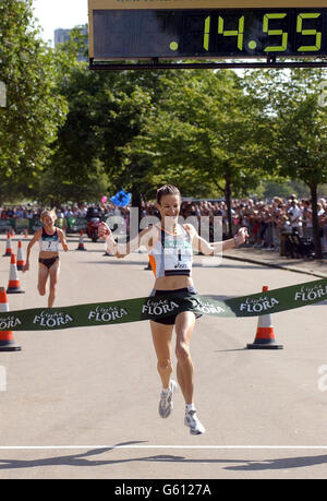 Sonia O'Sullivan wins the the Women's Flora Light Challenge Mini Marathon in Hyde Park, London. Stock Photo