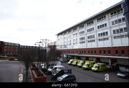 Leeds General Infirmary, Jubilee Wing Entrance Stock Photo - Alamy