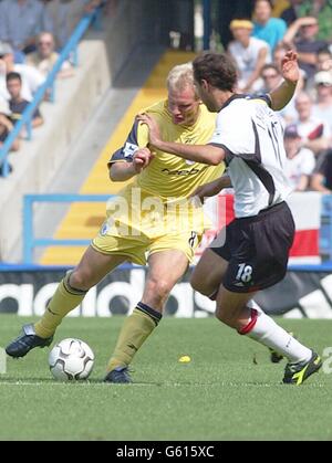 Bolton Wanderers' Per Frandsen in action during the FA Premiership match against Fulham at Loftus Road, London. Stock Photo