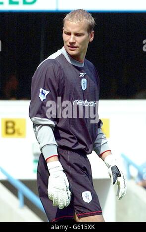 Bolton Wanderers goalkeeper Jussi Jaaselainen during their FA Premiership match against Fulham at Loftus Road, London. Stock Photo