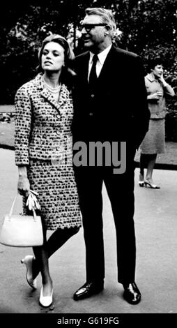 Cary Grant and his fourth wife, Dyan Cannon are taking a look round London. Stock Photo