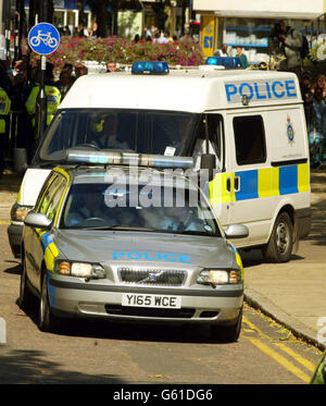 More than 100 officers on duty outside Peterborough Magistartes Court, Cambridgeshire, special fences were erected to keep the crowds away from the building as nearly 300 people gathered outside as caretaker Ian Huntley, 28, leaves. *Huntley has been remanded to a high security hospital for a month after appearing in court for the first time for the murders of Holly Wells and Jessica Chapman Stock Photo