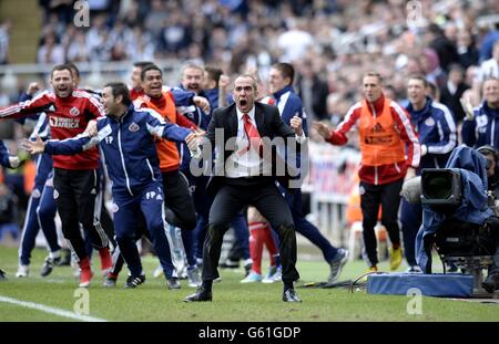 Soccer - Barclays Premier League - Newcastle United v Sunderland - St James' Park. Sunderland manager Paolo Di Canio celebrates after David Vaughan scores his side's third goal of the game Stock Photo