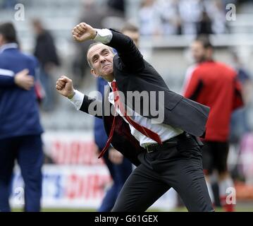 Soccer - Barclays Premier League - Newcastle United v Sunderland - St James' Park. Sunderland manager Paolo Di Canio celebrates victory after the final whistle Stock Photo