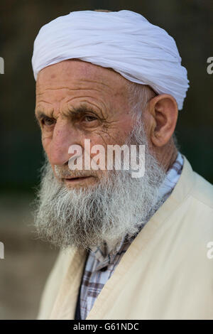 Elderly man wearing a turban hat in Istanbul, Turkey Stock Photo